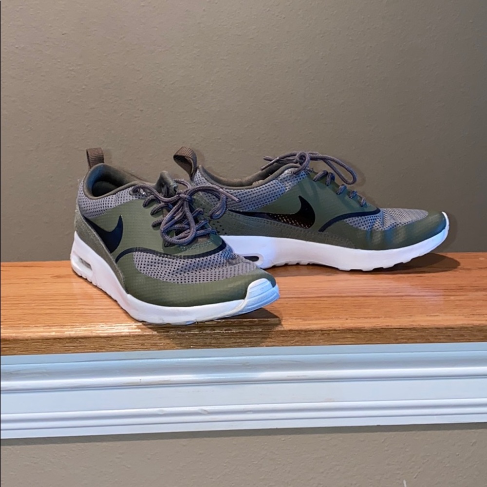 Army green Nike air max Thea shoes